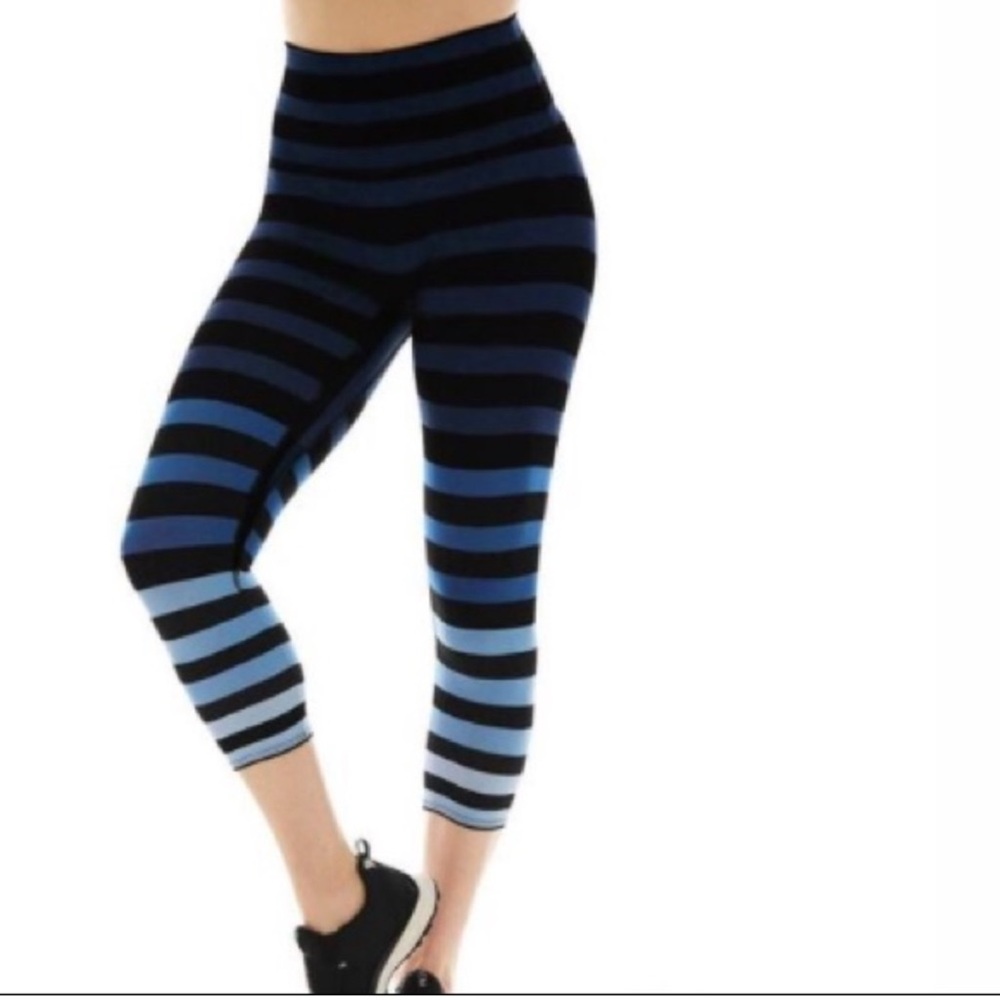 K-Deer Signature Stripe Capri Yoga Leggings In Emmie Stripe Size 4xl Activewear